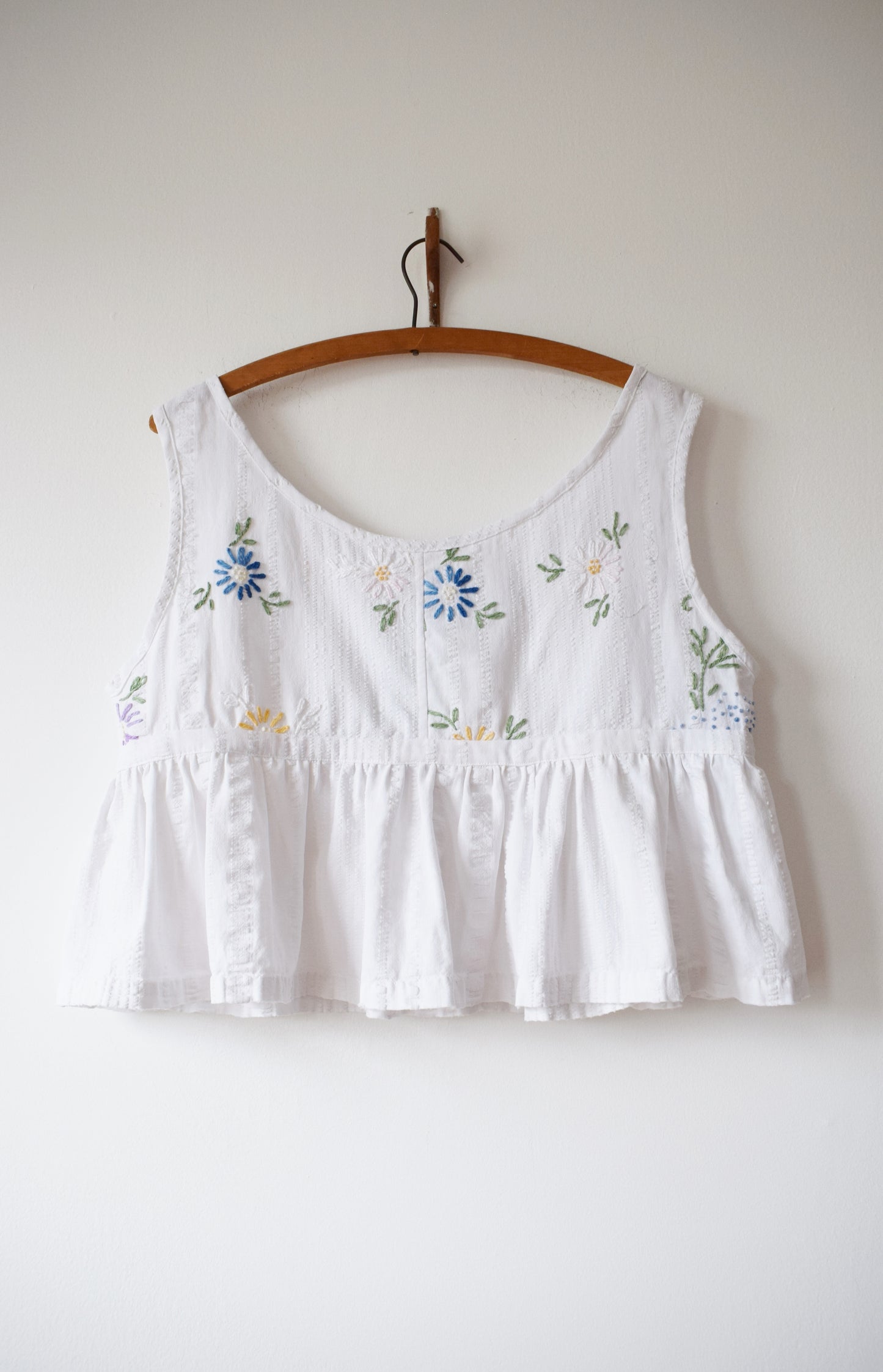 Vintage Embroidered Floral Tablecloth Top w Ruffle | S/M