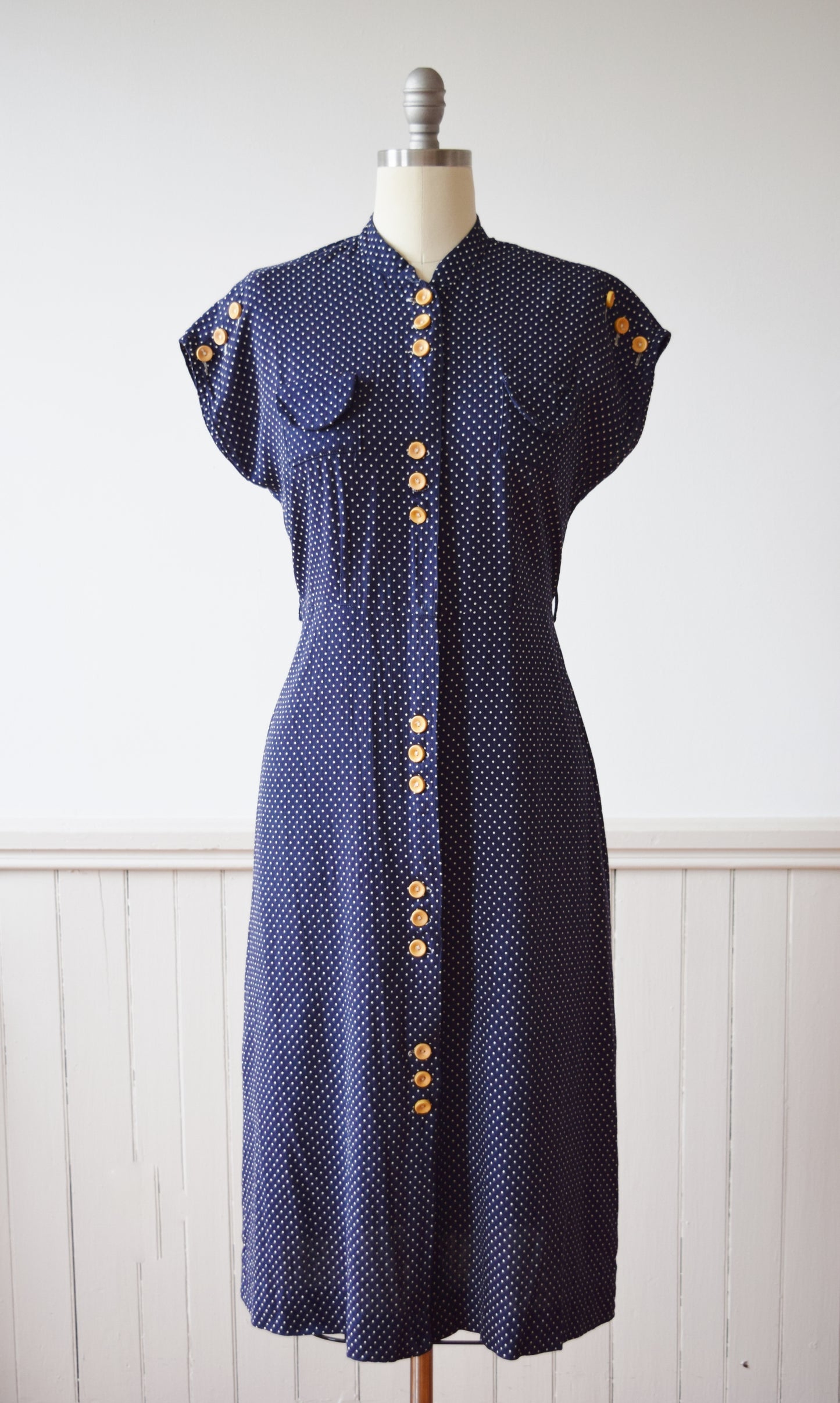 Dotted Day Dress with Bakelite Buttons | 1930s | M