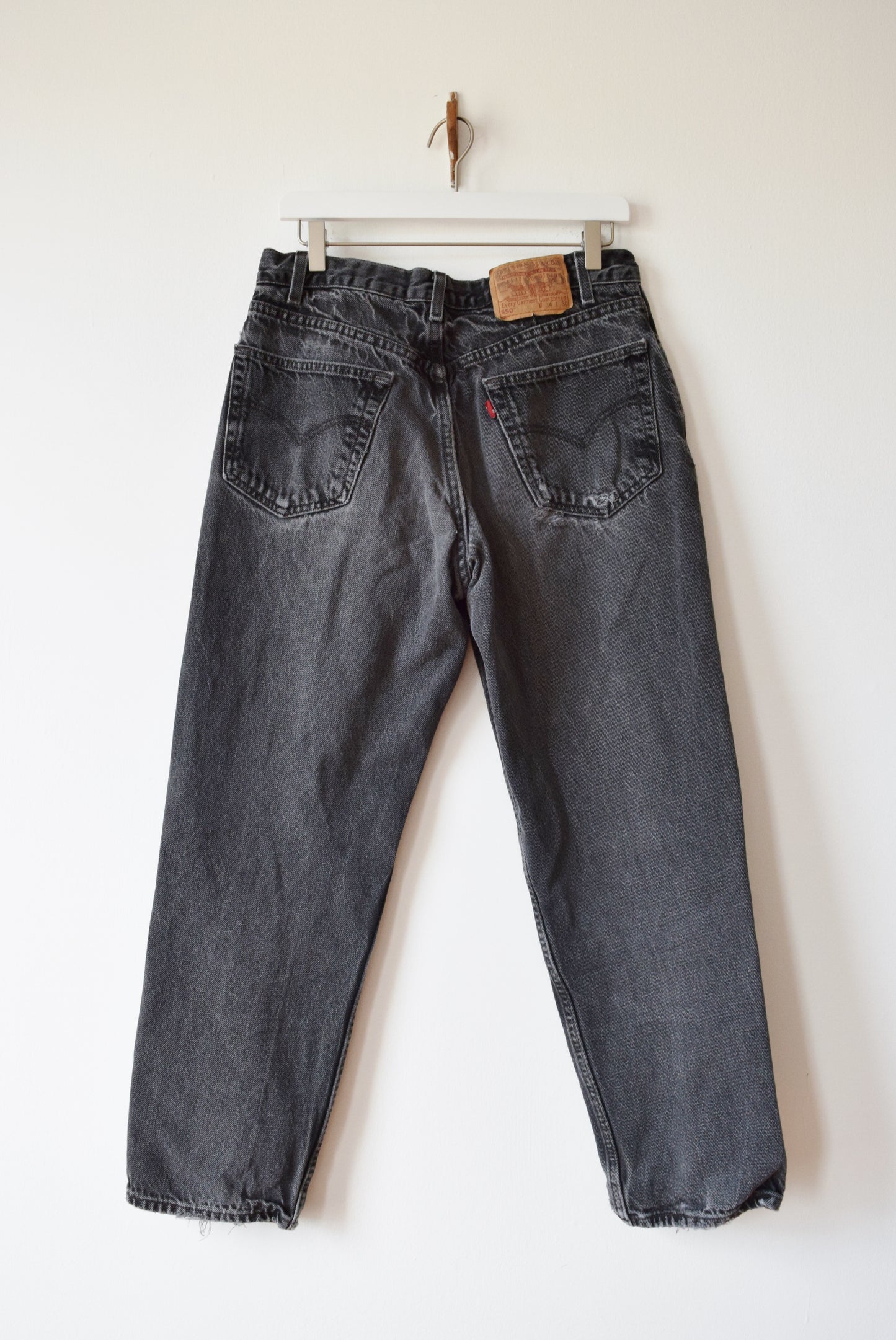 Vintage Levi’s 550s in Faded Black | 32” W
