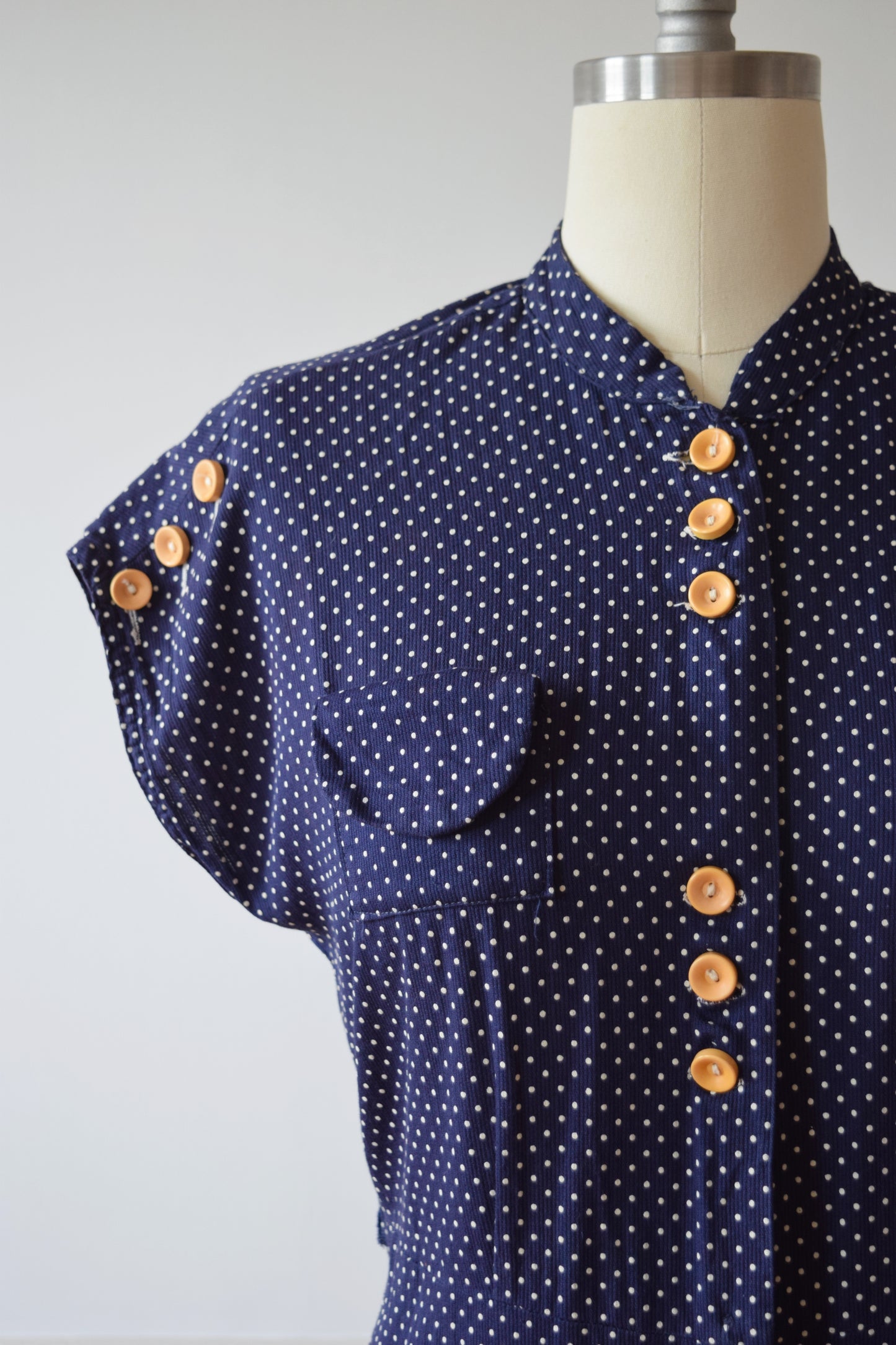 Dotted Day Dress with Bakelite Buttons | 1930s | M