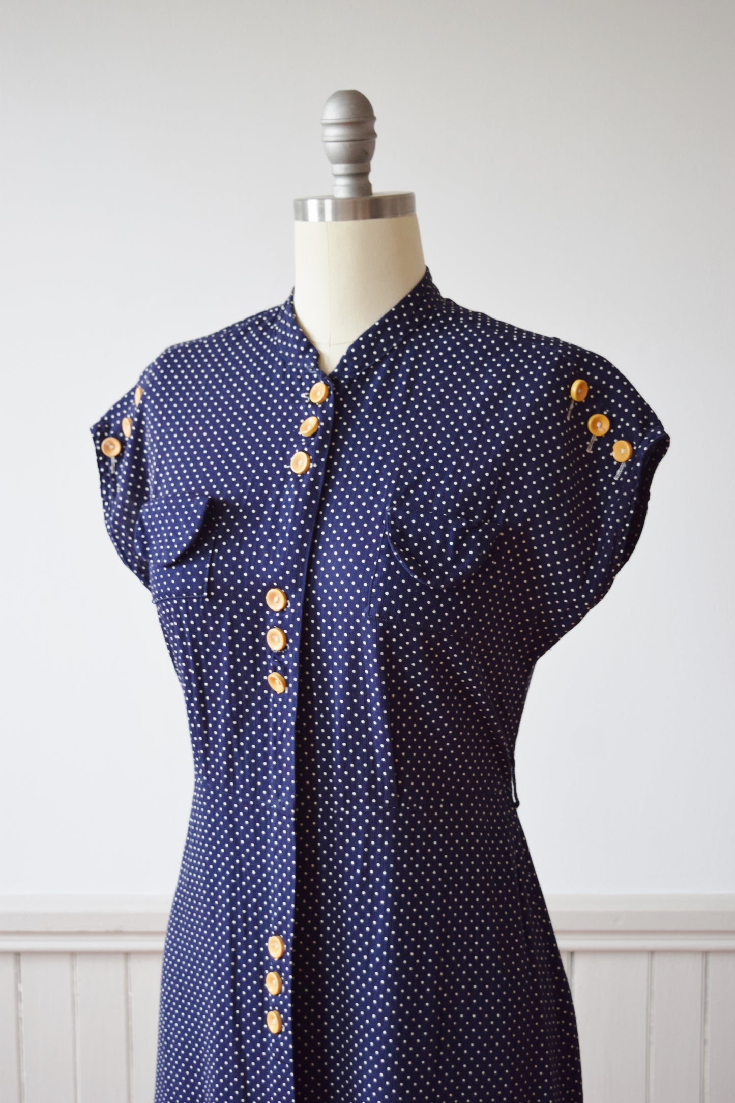 Dotted Day Dress with Bakelite Buttons | 1930s | M