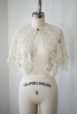Antique Victorian Irish Lace Collar / Capelet