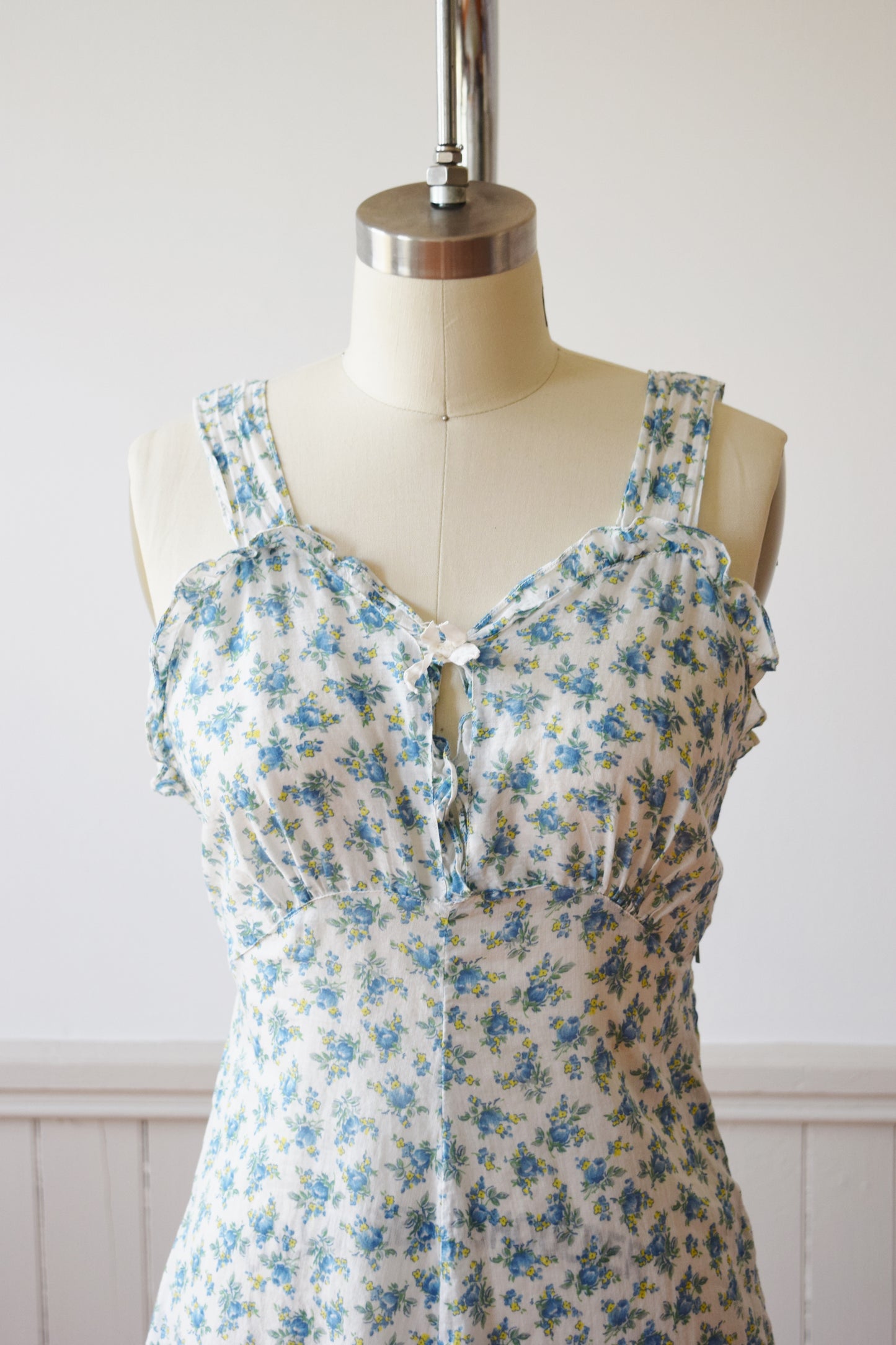 Floral Lounging Romper with Deep V Back | 1930s | M/L