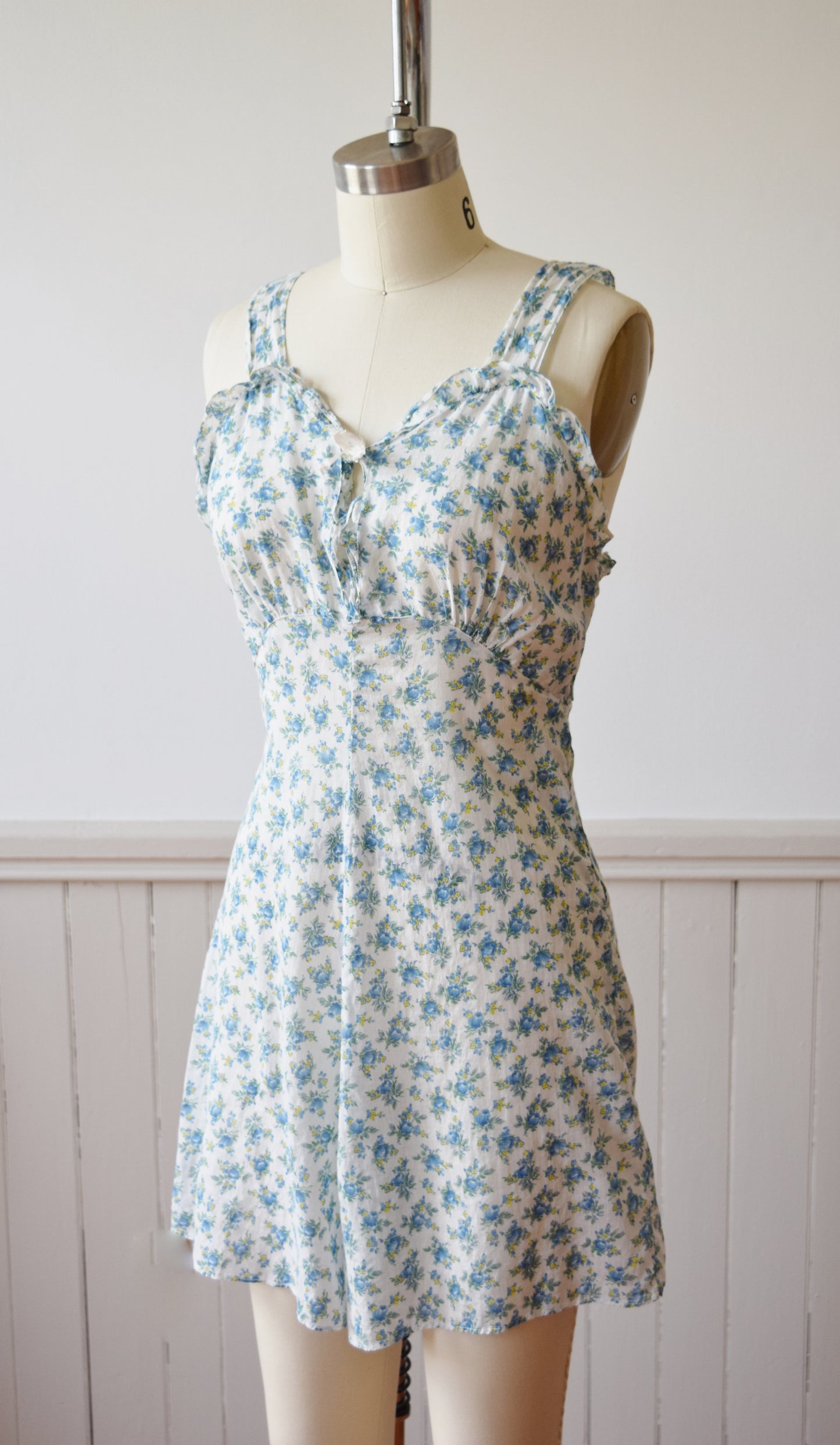 Floral Lounging Romper with Deep V Back | 1930s | M/L