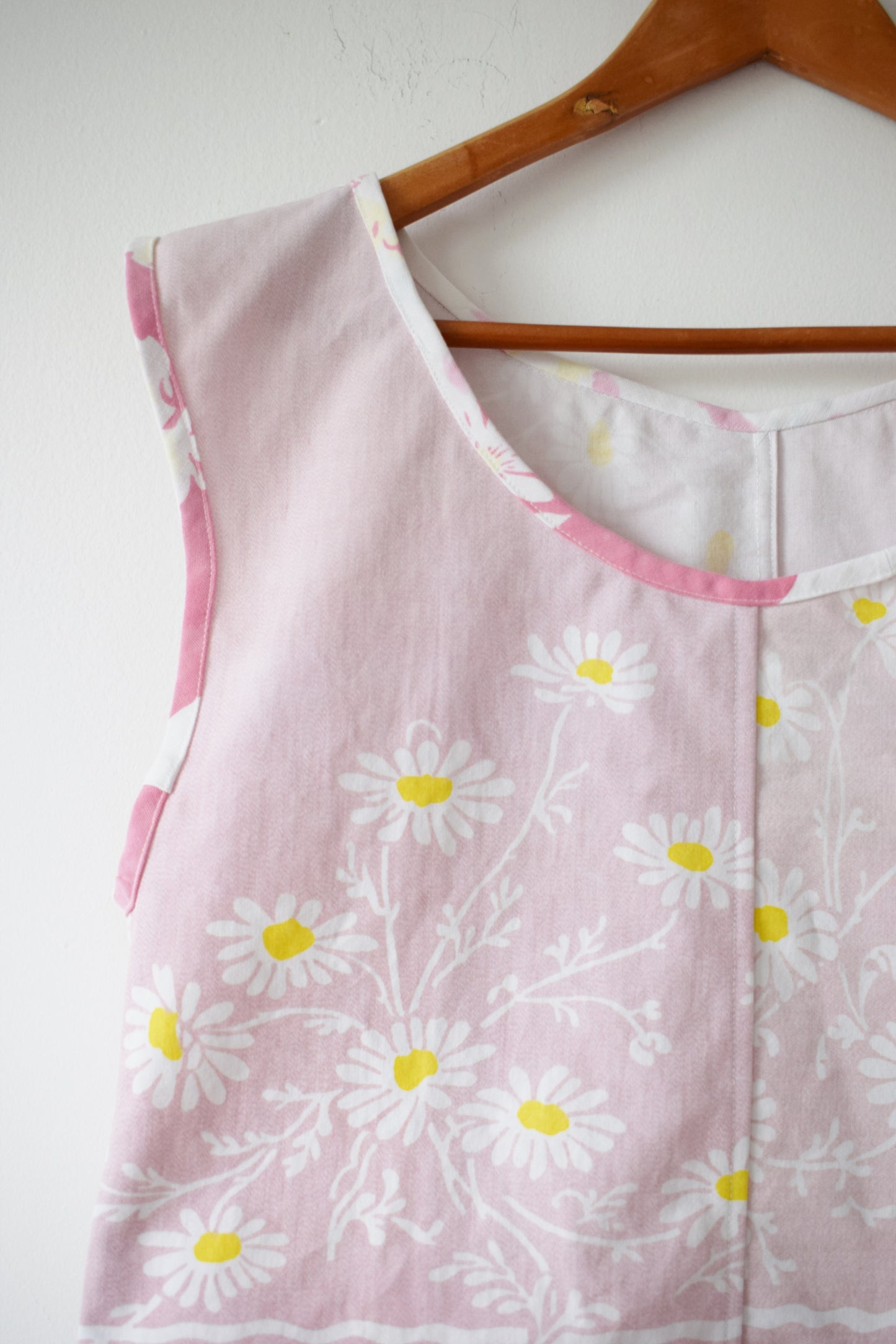 Vintage Pink Daisy Tablecloth Top II | S