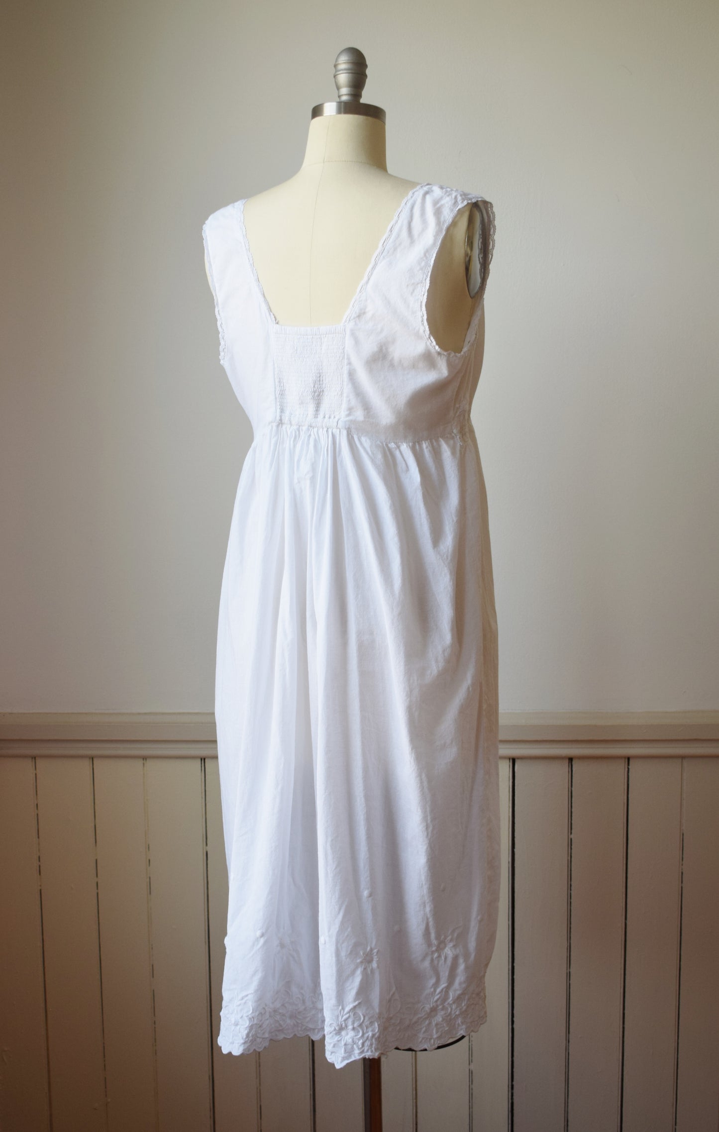 Vintage Embroidered Cotton Nap Dress | M