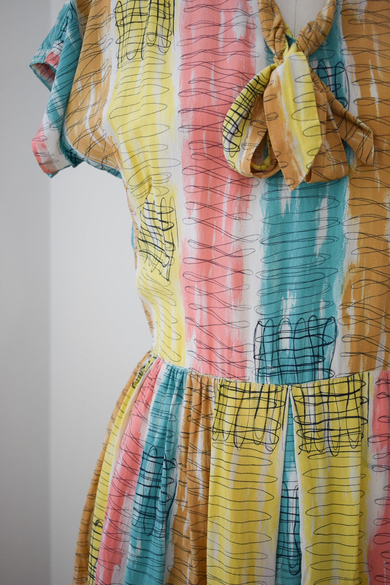 Early 1950s Novelty Print Silk Dress | S