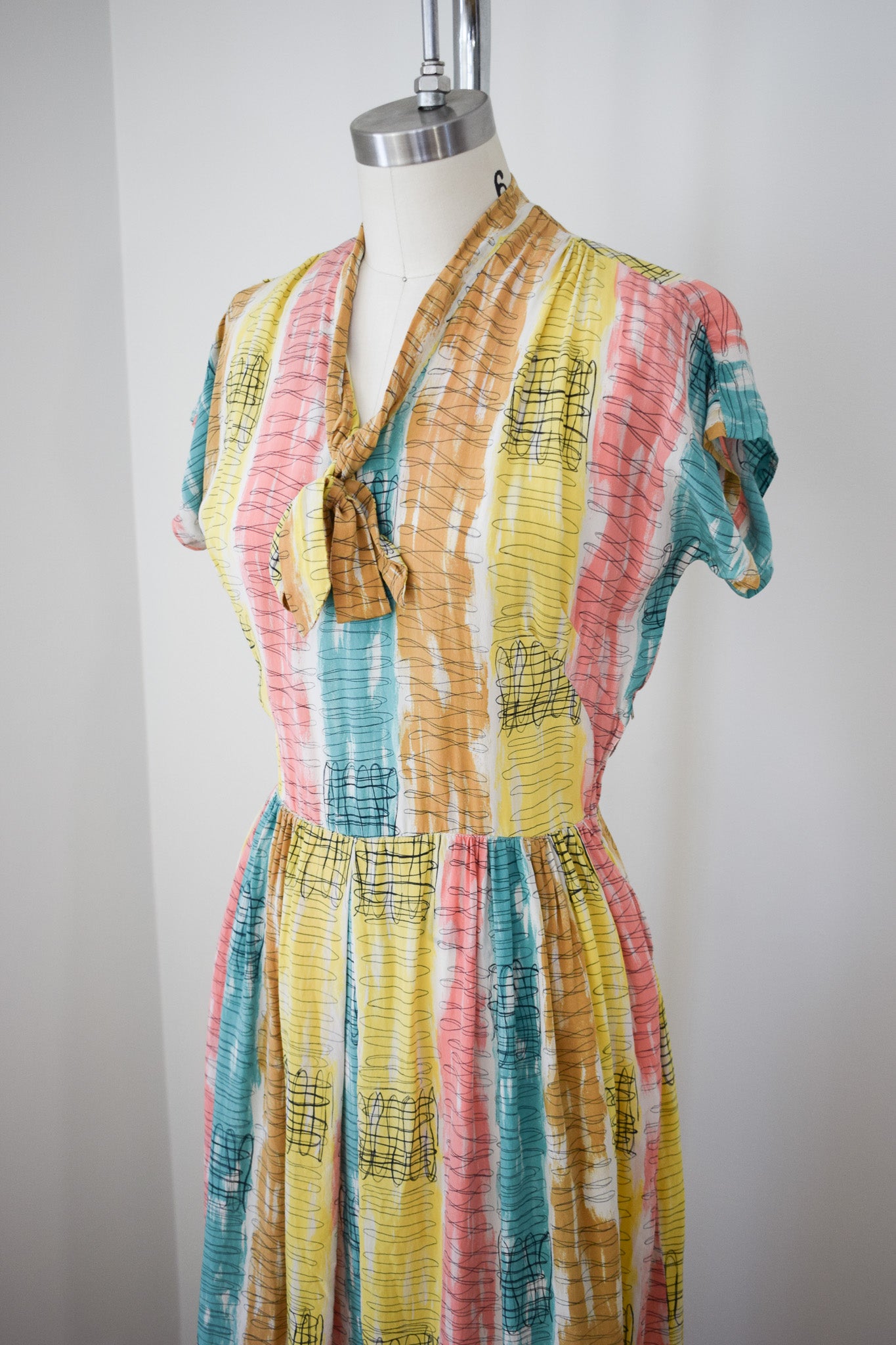 Early 1950s Novelty Print Silk Dress | S