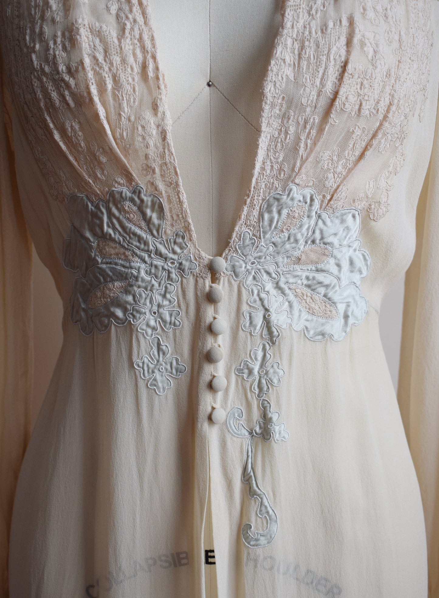 1940s Silk and Lace Dressing Gown | M/L