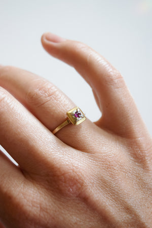Art Deco 14k Gold and Garnet Stacking Ring | 6.5