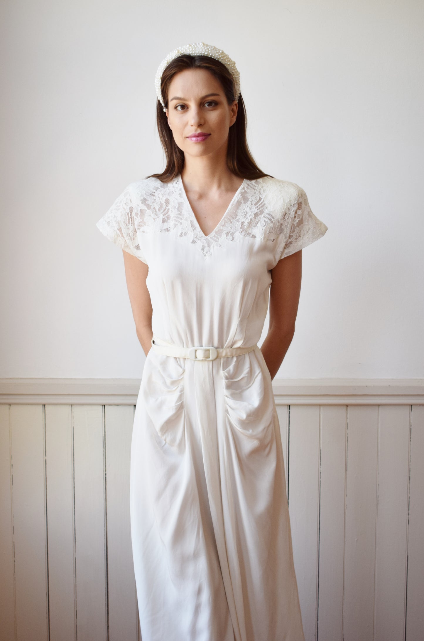 1940s Petal White Gown with Lace Sleeves | M