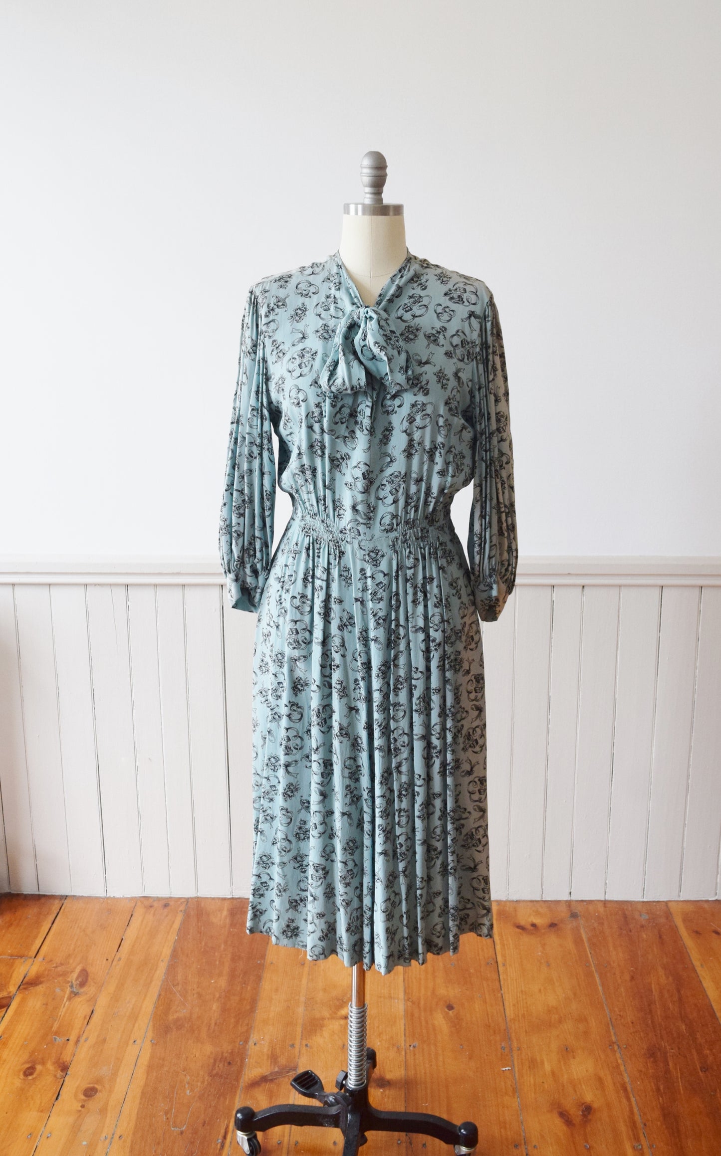 1940s Novelty Print Day Dress | M-M/L