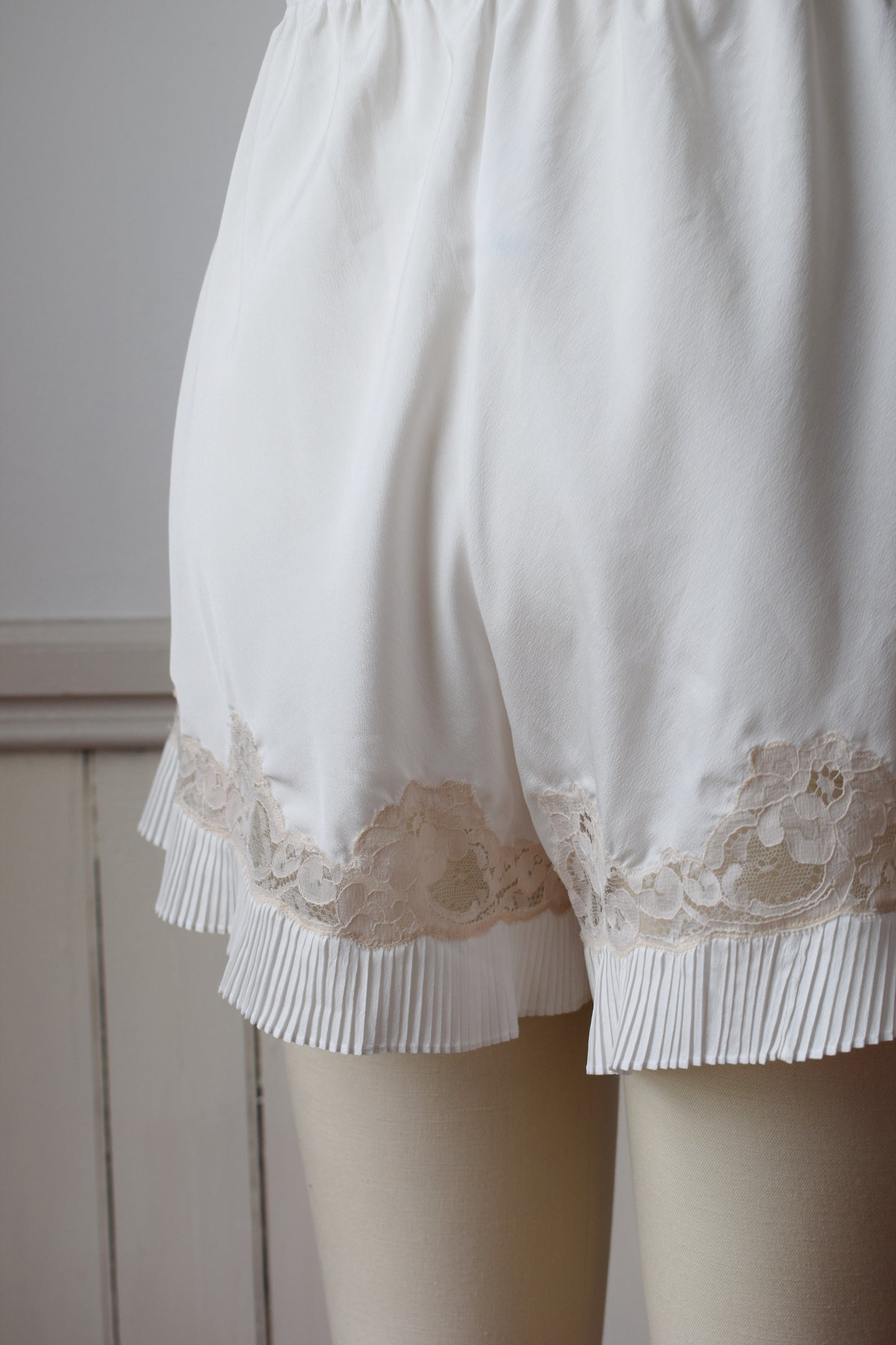 Vintage White Ruffled Tap Pants from Saks | S/M
