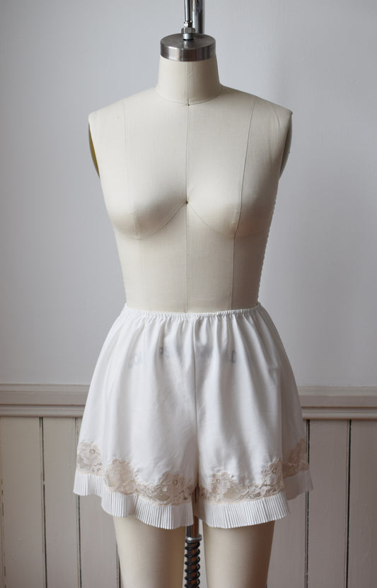 Vintage White Ruffled Tap Pants from Saks | S/M
