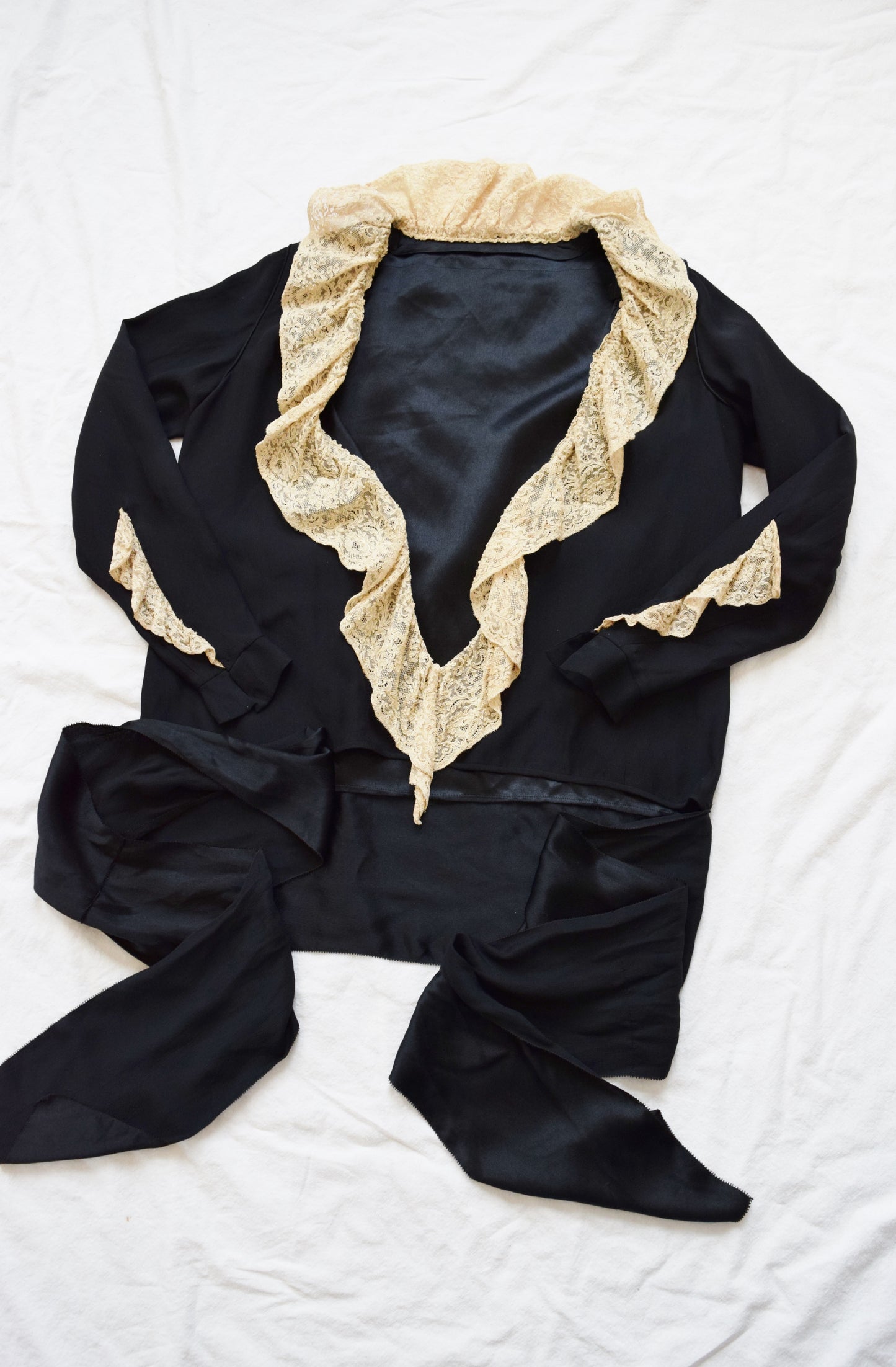 1920s/30s Plunging V Blouse with Sash | XS/S