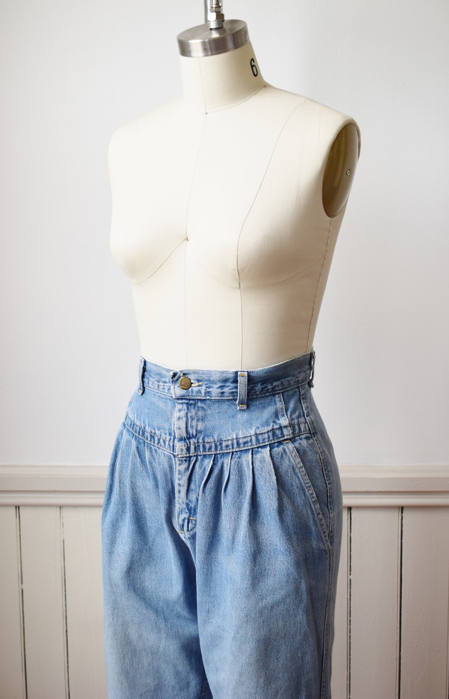 1980s Lee High Rise Fashion Jeans | 26" W