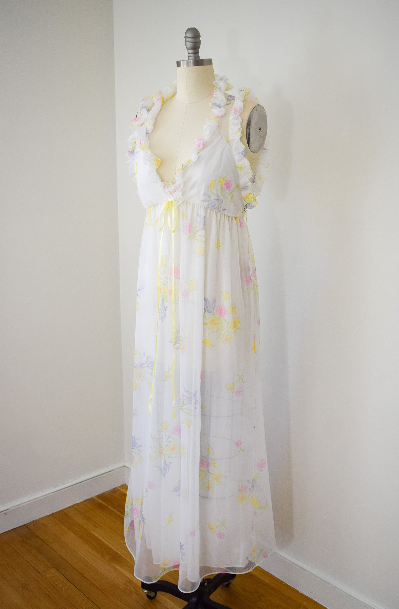 1970s Layered Floral Nightgown | S/M