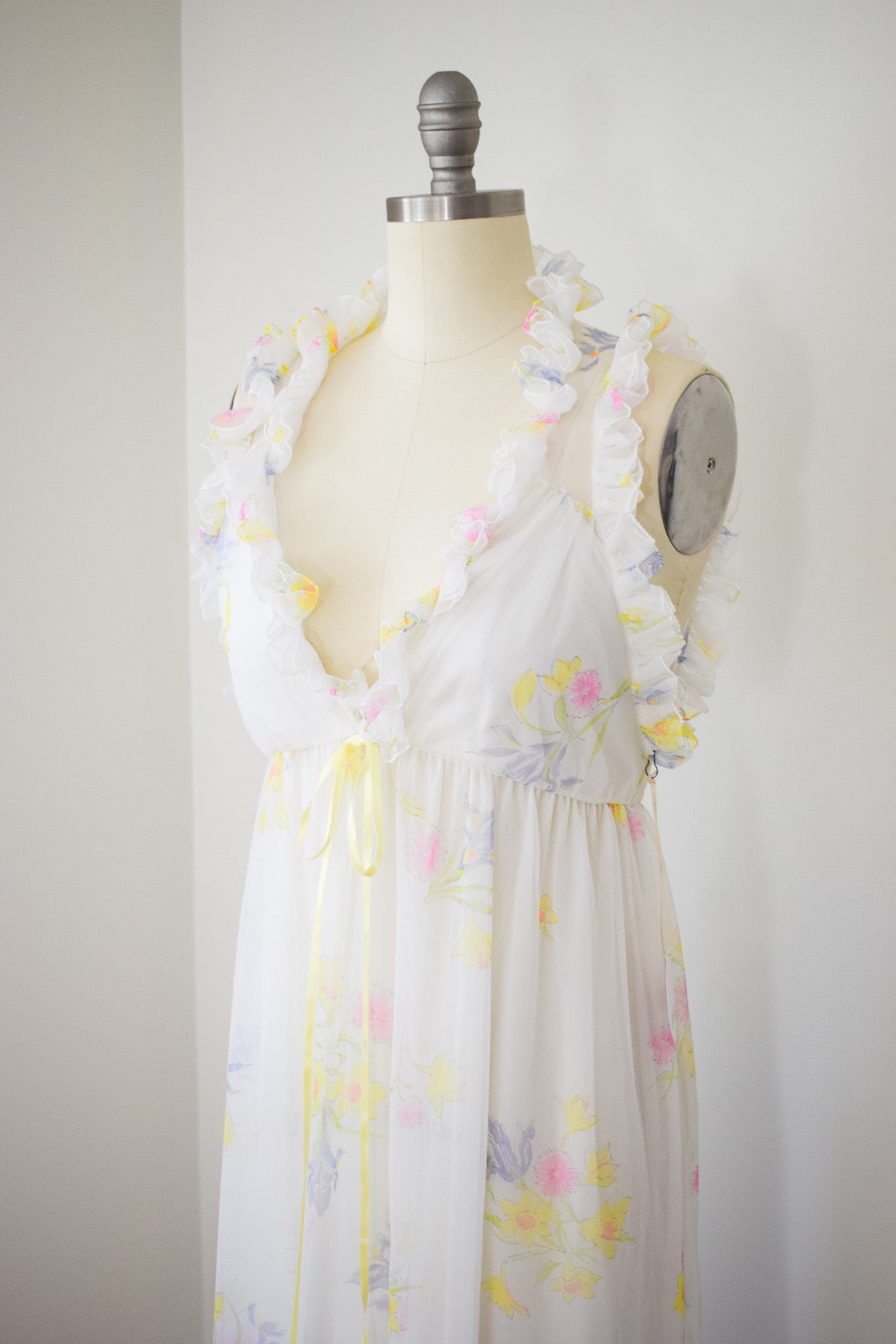 1970s Layered Floral Nightgown | S/M