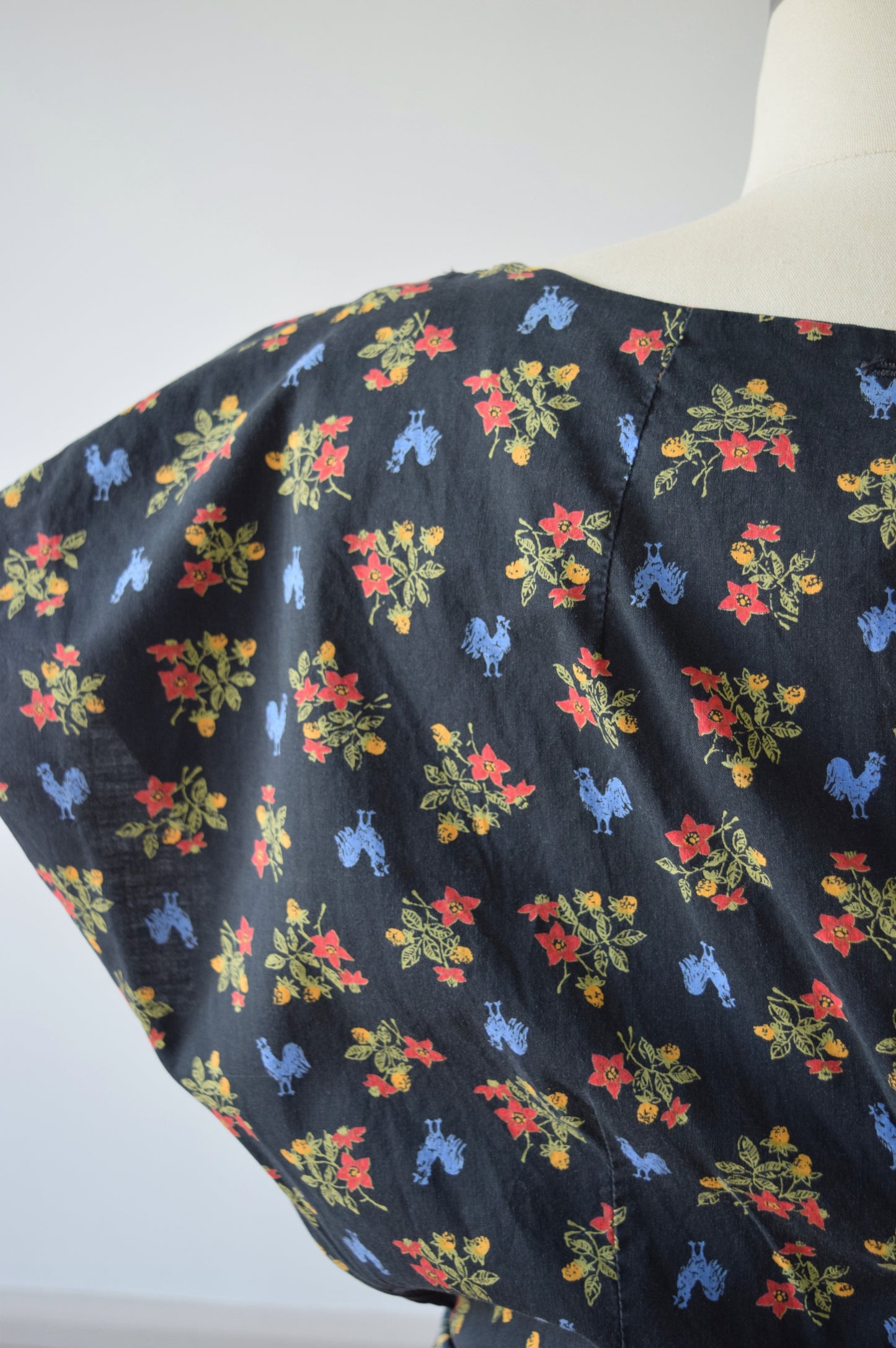 Rooster Print Swirl Wrap Dress | L/XL