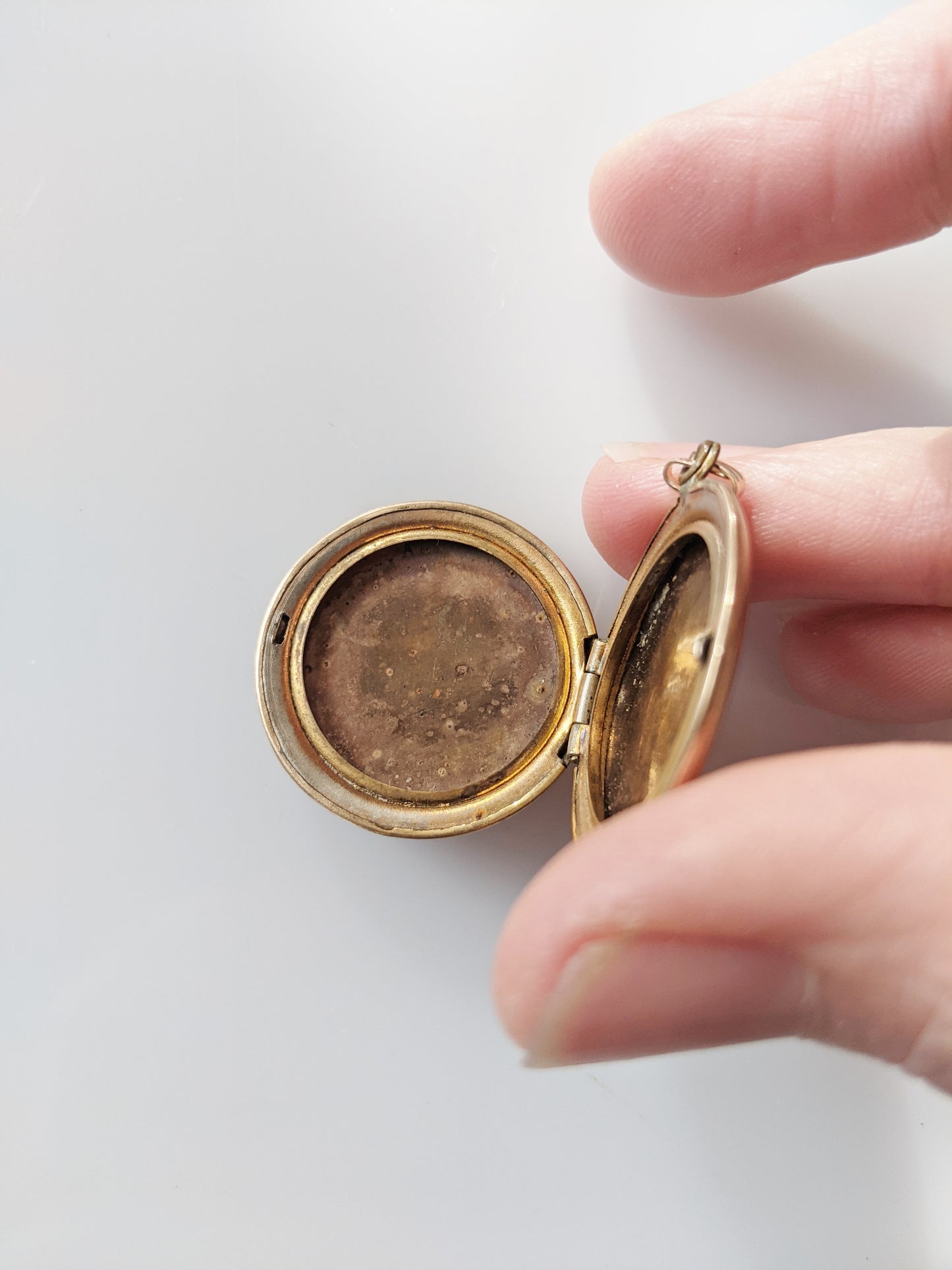Antique 12kt Gold Locket | Round with Heart Design